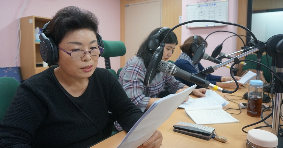 신흥2동 방송실에서는 누구나 DJ가 될 수 있다. ©이재형