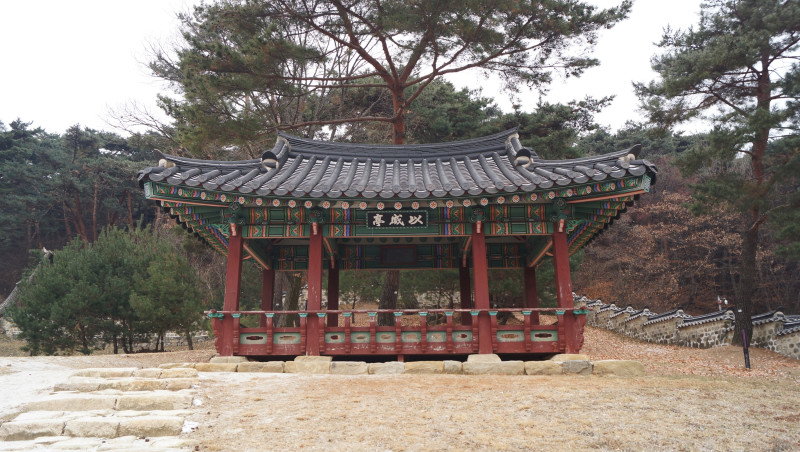 남한산성행궁 후원에 있는 이위정(以威亭) 