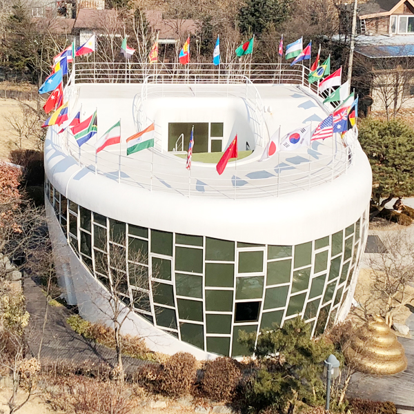 결코 더럽지도, 가볍지도 않은…….