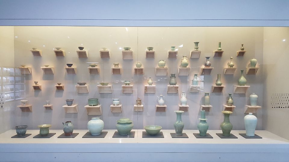 신안선에서 발견된 다양한 도자기 