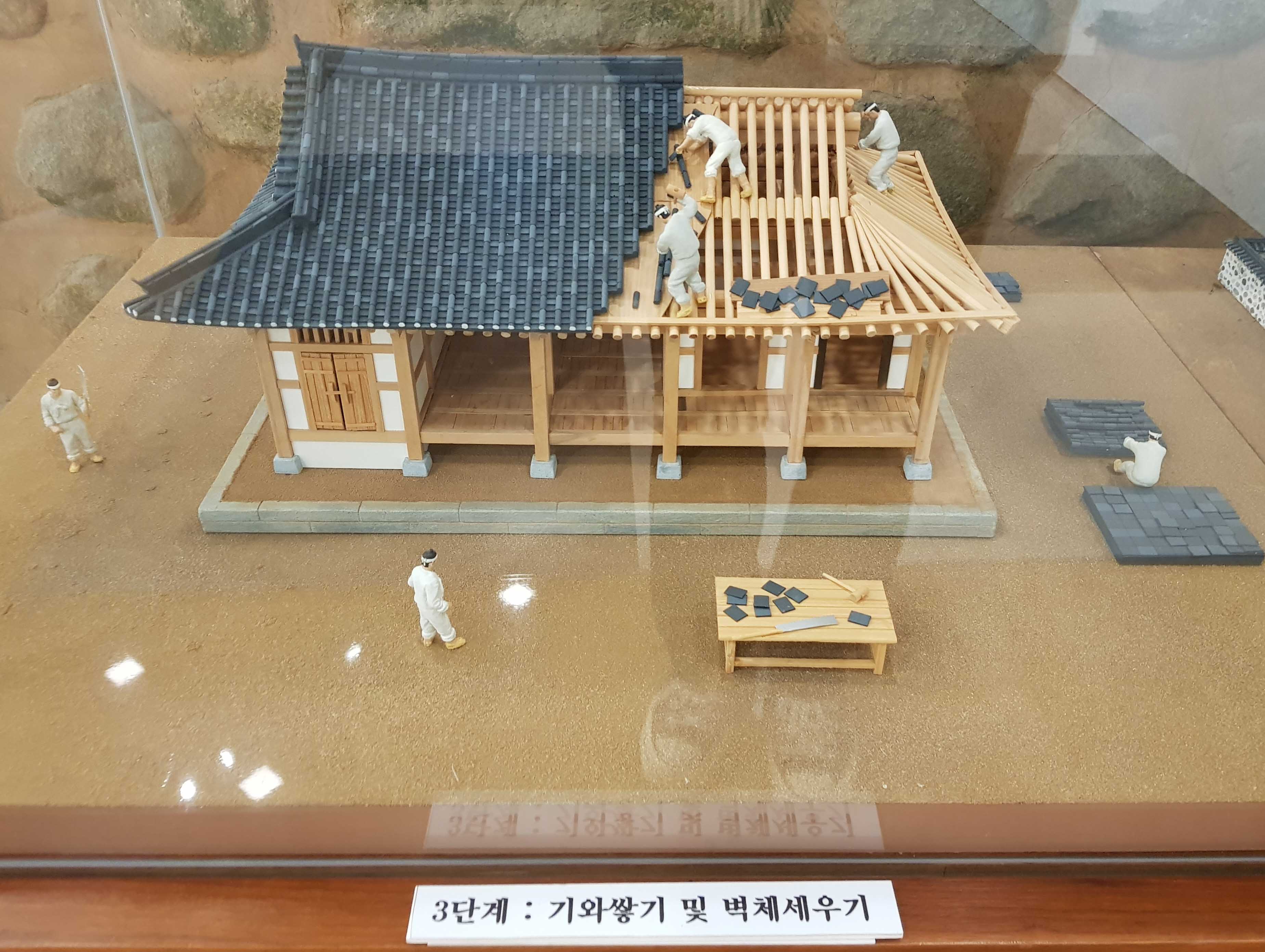 한옥 건축 과정 3 기와쌓기 및 벽체 세우기 