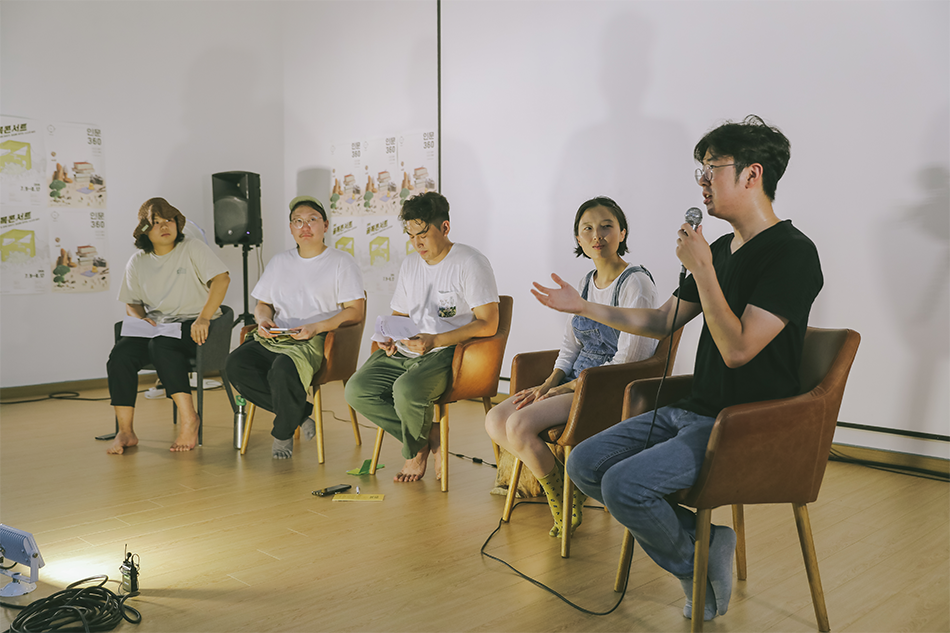 자유롭게 대화가 오가는 천안 골목콘서트 풍경 