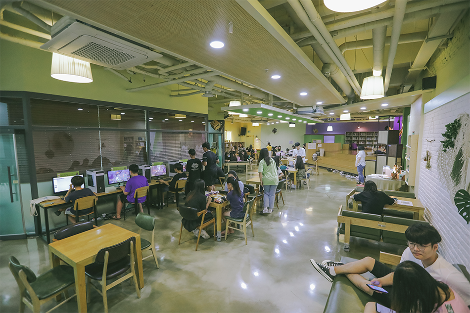 Teen터 내부 전경
