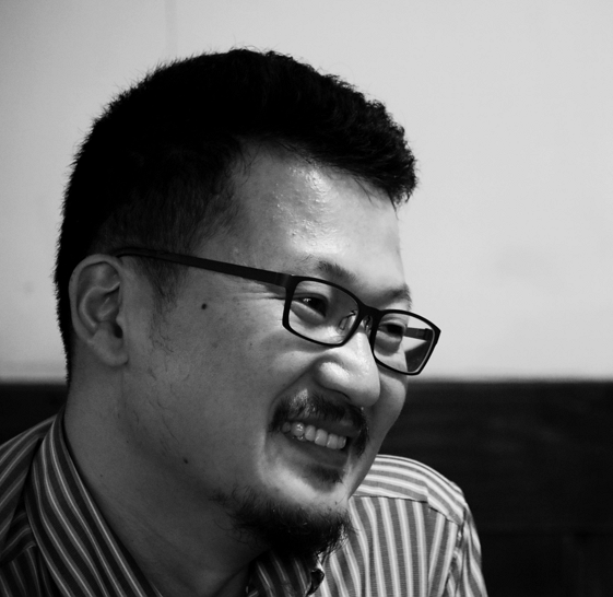 필자 조동흠