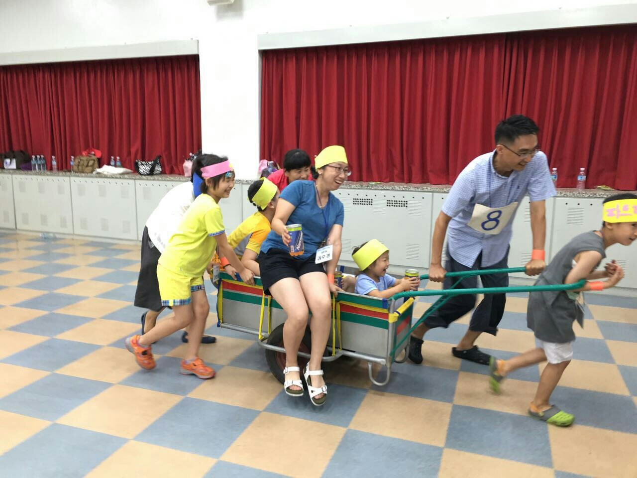 '플랜더스의 개' 한 장면을 재연하는 게임 