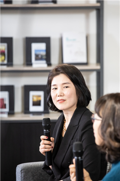 진행자 사진 