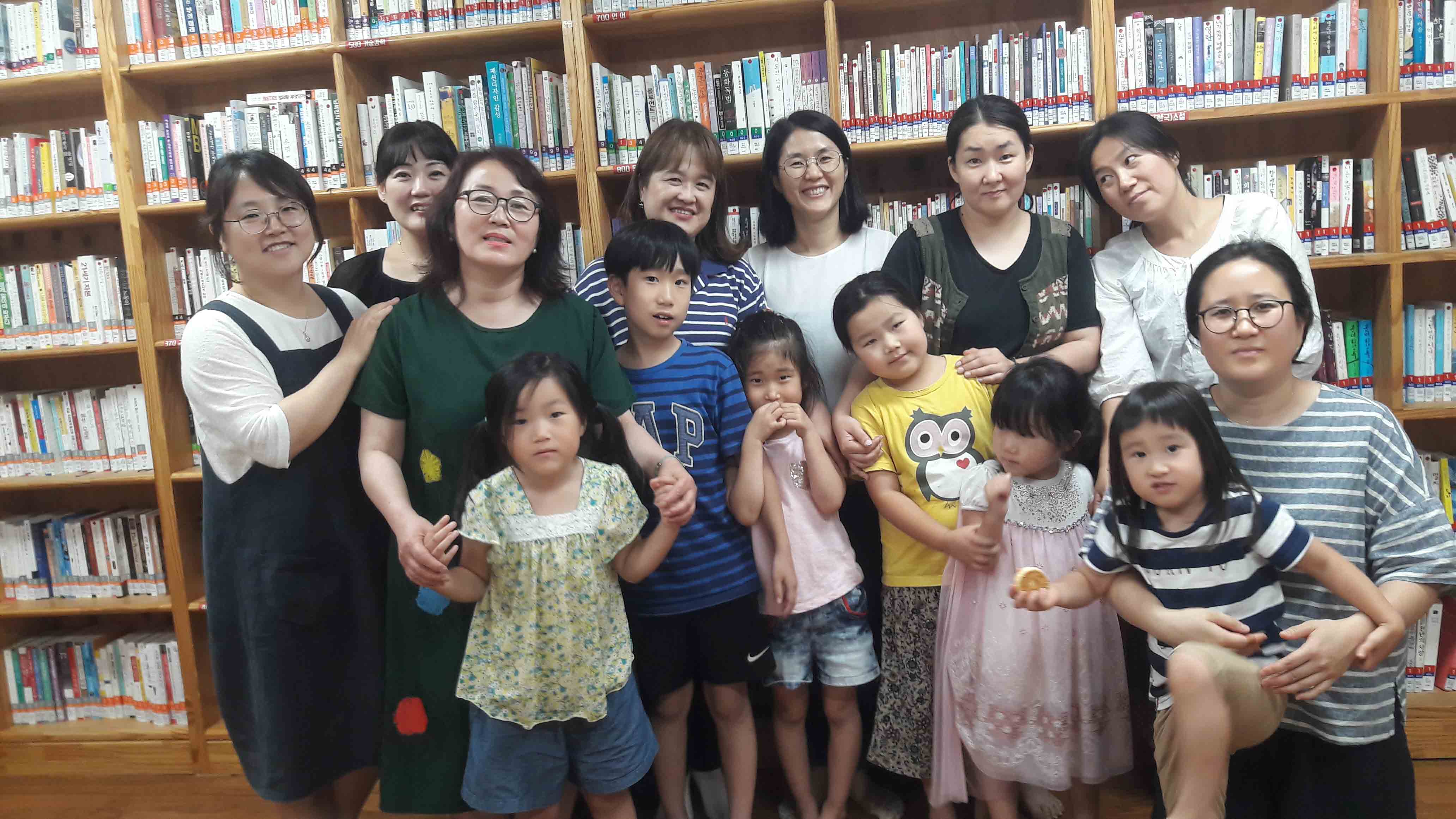 어린이도서연구회 춘천지부 회원들 