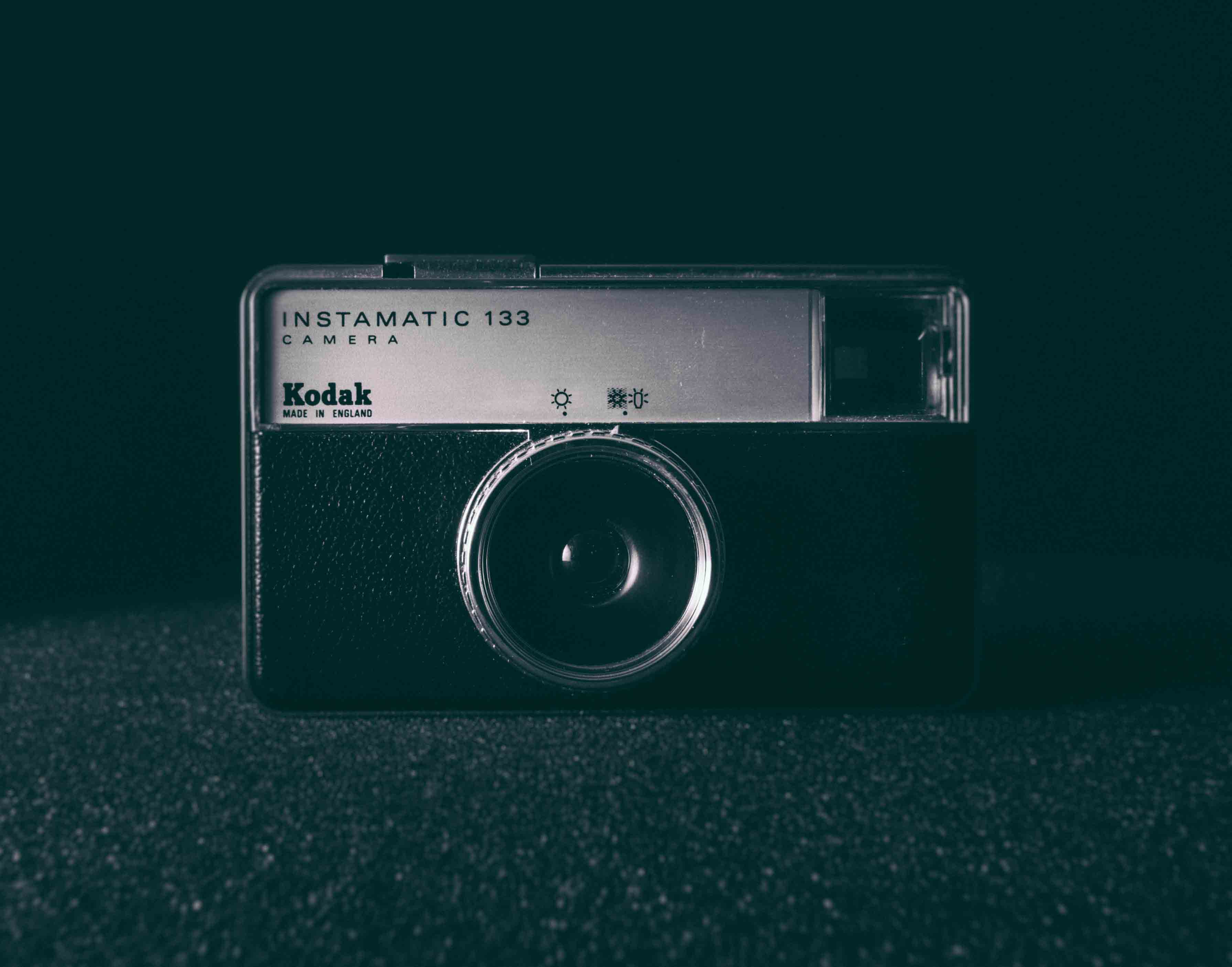 INSTAMATIC 133 CAMERA kodak MADE IN ENGLAND 