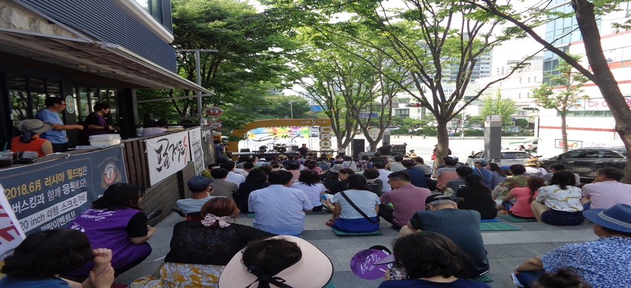 분기마다 열리는 신해철거리 이벤트 공연