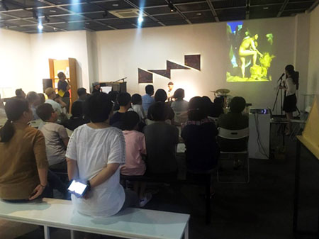 렉처공연 ‘그림으로 보는 음악사’를 즐기는 관객들