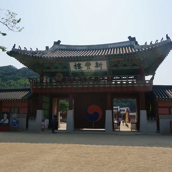 과거와 현재의 조우가 일상의 풍경이 되는 공간 행궁동 골목