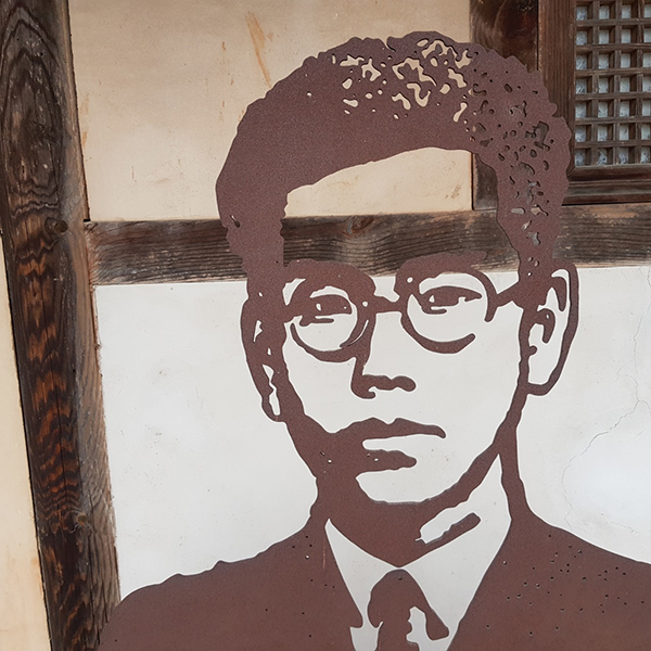 용아생가에 있는 박용철 시인 입간판 