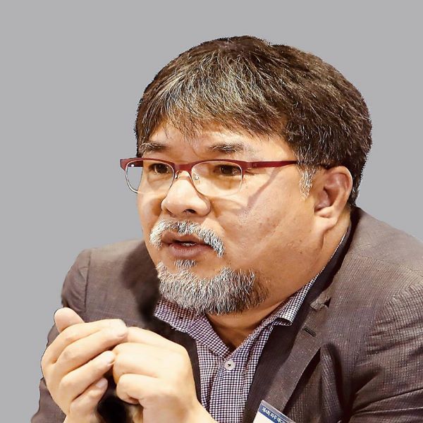 안희곤 사월의책 대표 사진