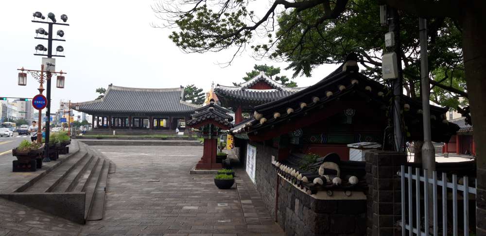 제주 적산가옥 인근에 있는 관덕정 