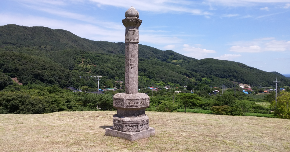 예산군 덕산면 상가리 남연군 묘의 우측 망주석 모습