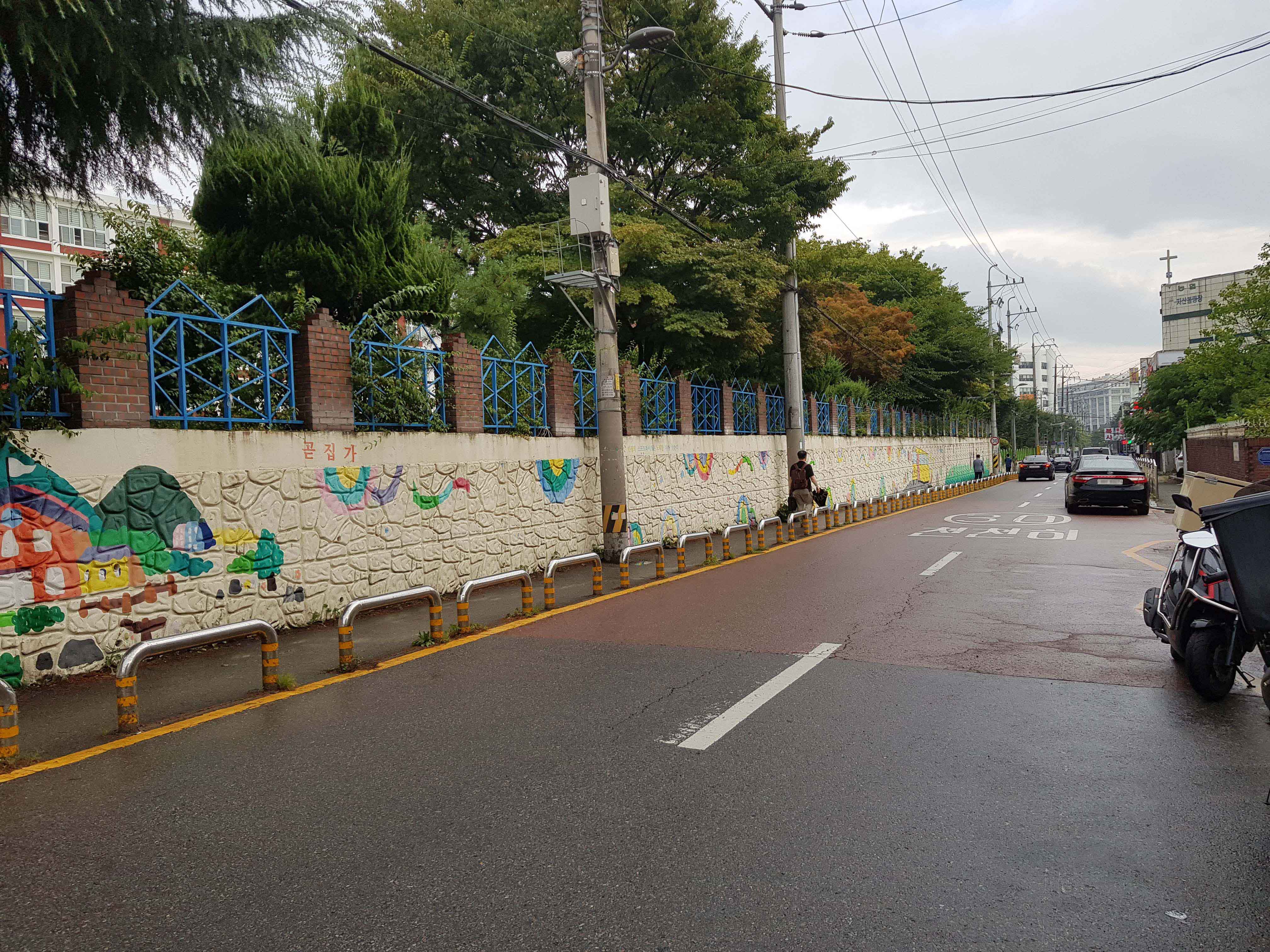 한산한 대학가 모습 