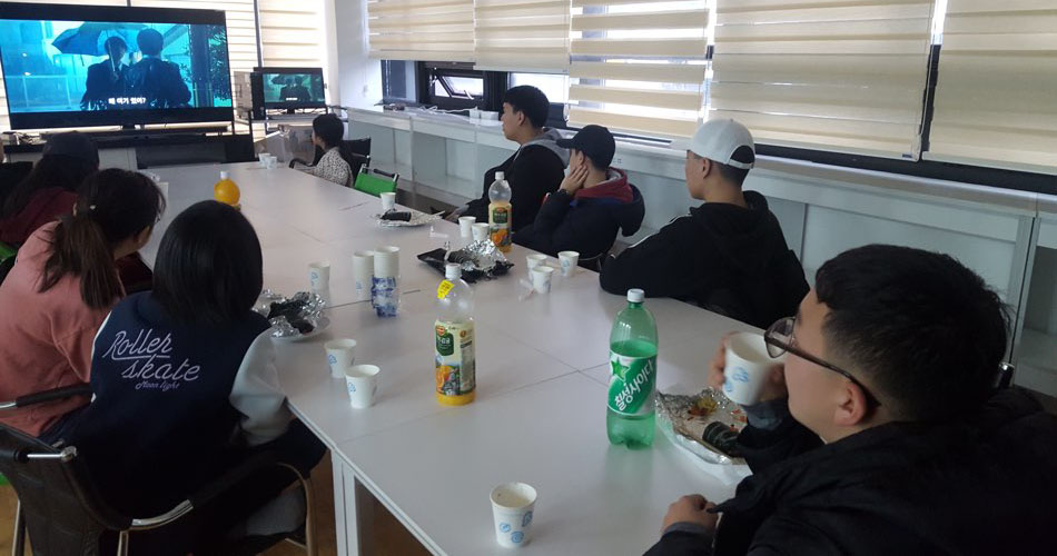 매주 수요일과 토요일에 열리는 은빛쪽빛극장