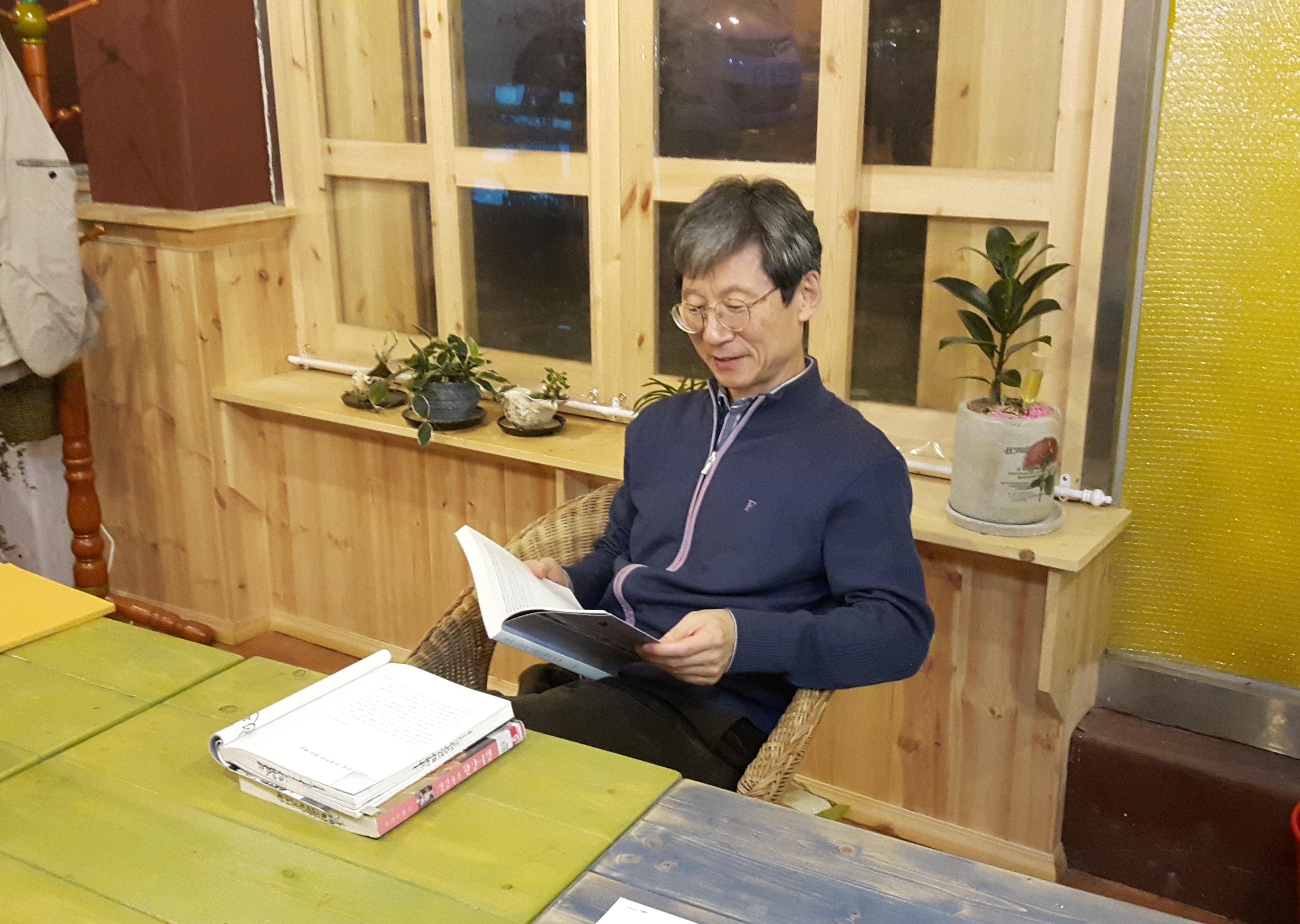철학카페 운영자 경남대 철학과 교수 김재현