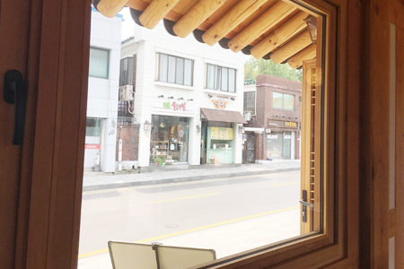 공공한옥에서 바라다 본 풍경
