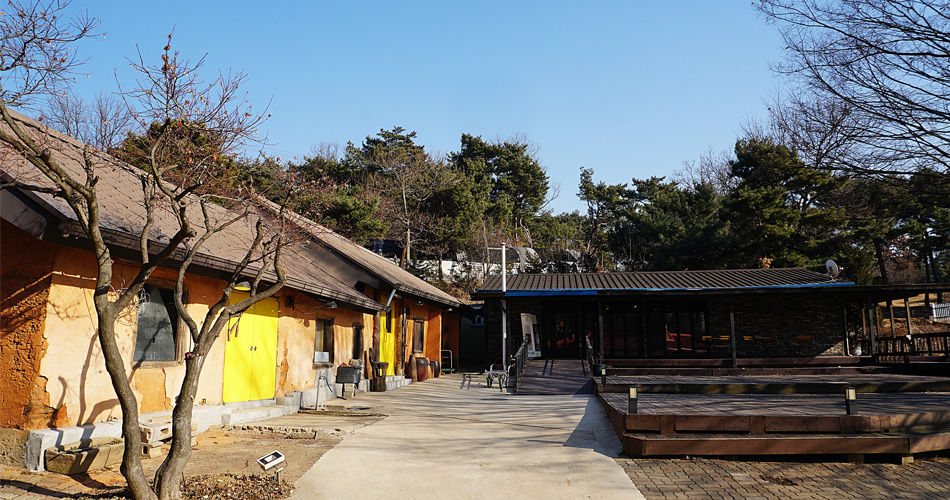 양조장과 갤러리카페 외관 