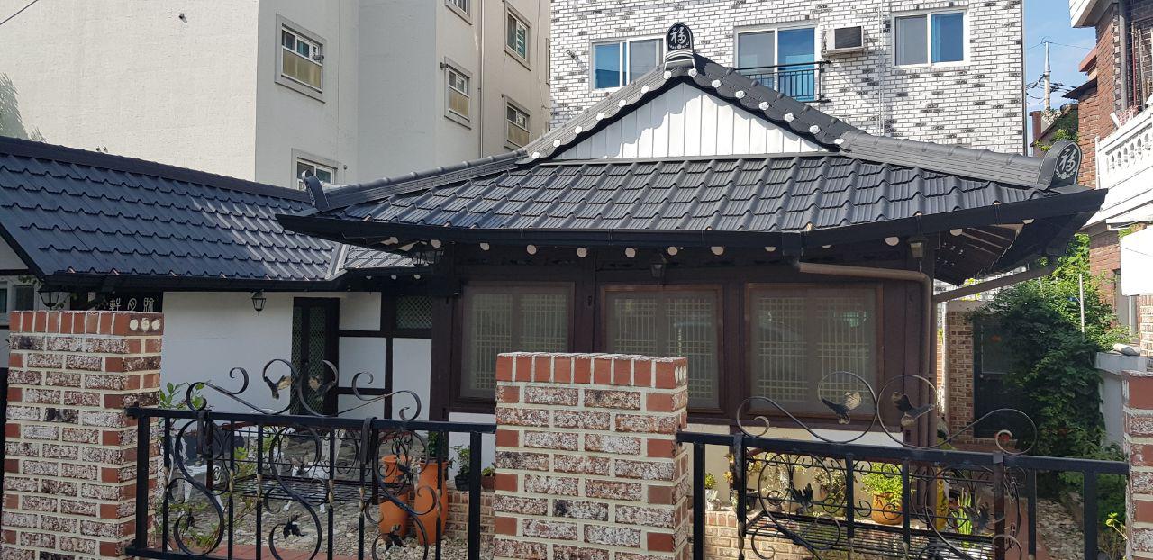 한옥을 리모델링한 건물 