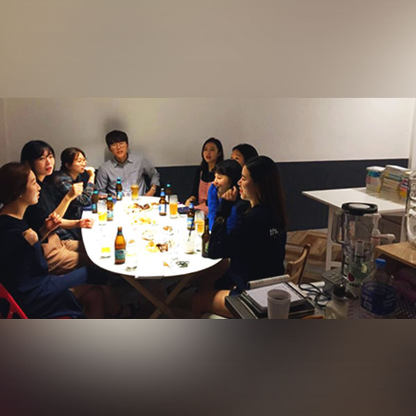 주말 밤을 책임질 맥주 한 모금과 글 한 줄