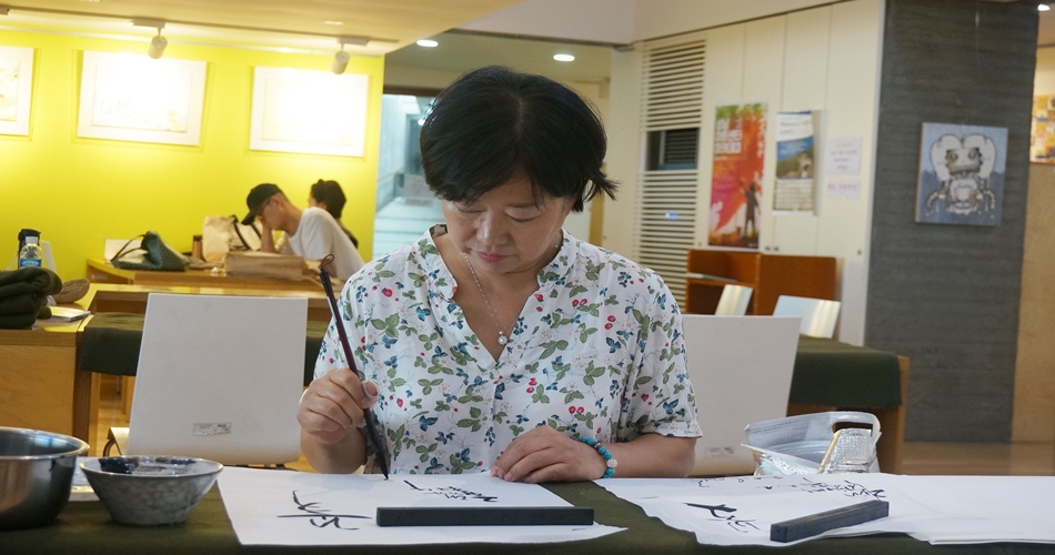 9개월째 캘리그라피에 빠져든 정성희씨