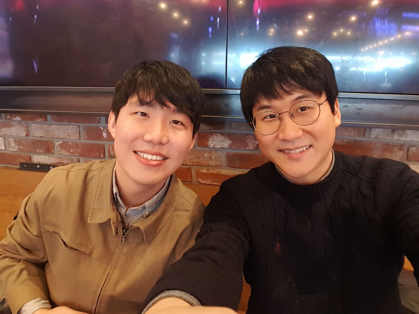 공항에서 드디어 만난 두 민섭 씨 