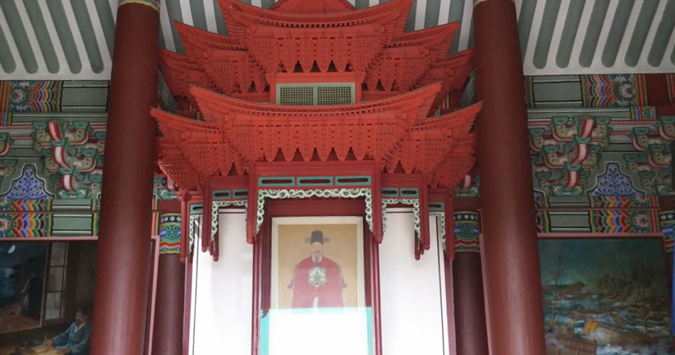 현충사 내 현충사에 봉안된 충무공 이순신 장군 영정
