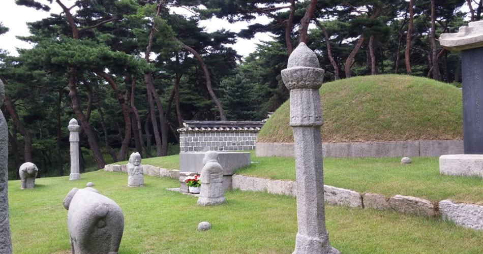 충무공 이순신 장군 묘소