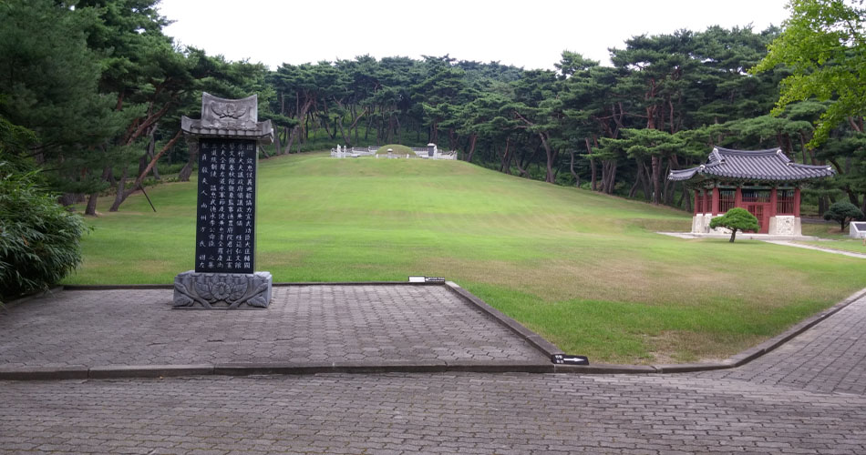 충무공 이순신 장군 묘소 전경