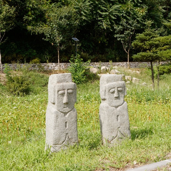 납작납작 돌 위에 새겨진 마음들
