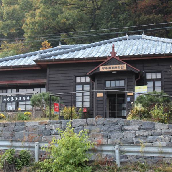 자세히 봐야 예쁘다 오래 봐야 사랑스럽다