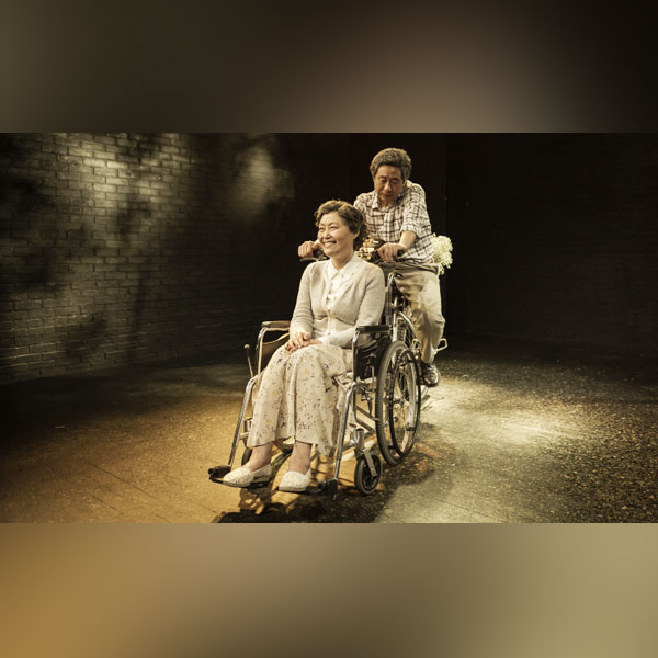 상처를기억하는연극의방식
