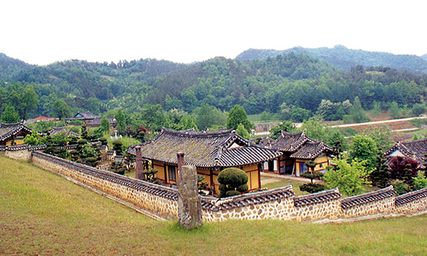 김정선생묘소일원 전경