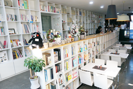 북카페 & 일본인방문자센터 대구하루 내부 전경