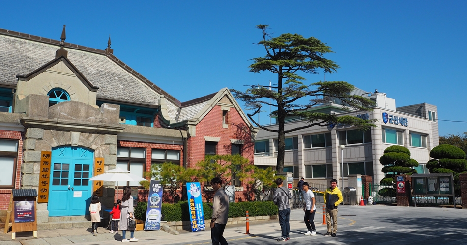 구 군산세관과 현 군산세관