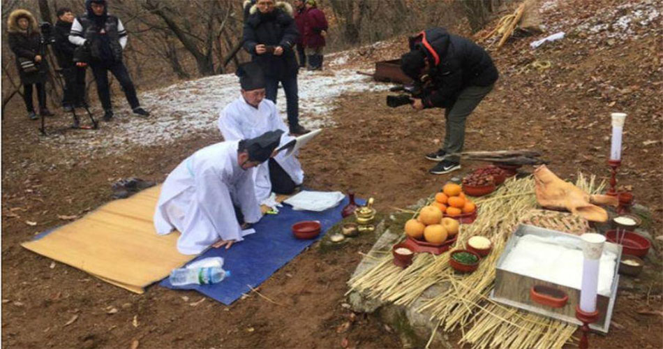 무수천하 마을에서 산신제를 지내는 모습