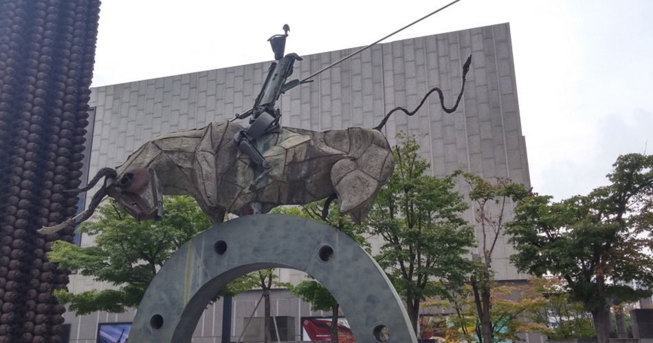 천안 아라리오 조각공원의 작품 ‘무식한 소 – 돈키호테’ Ⓒ정지안