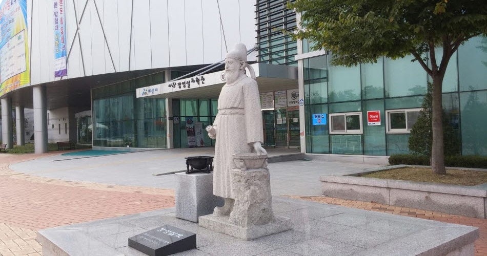 장영실과학관 입구 장영실 석상 Ⓒ 정지안