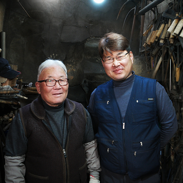 [서울] 여든과 쉰 대장장이 부자의 오래된 작업장