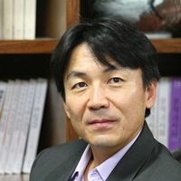 필자 김진석