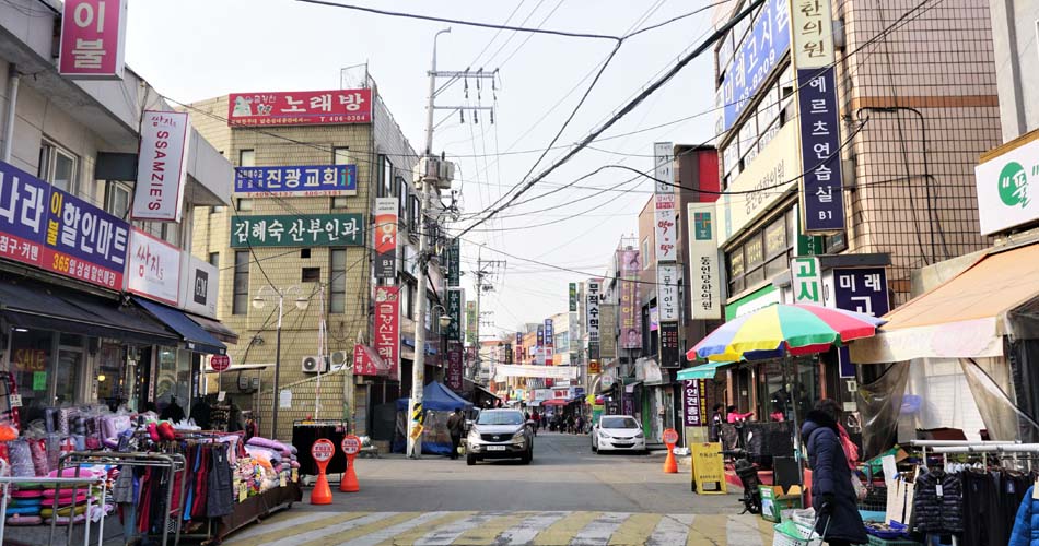 마천시장 골목 이불, 이불할인마트,365일상설할인매장,쌈지ssamzie's쌈지s,금강산노래방,예수교진광교회,김혜숙산부인과,금강산노래방,무적수학,풍기인견,동인당한의원,미래고시원,한의원,헤르츠연습실b1,기인견총판