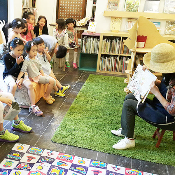 고요함 속에서 일어나는 새로운 급진적 모색 : 그림책 문화 공간 NORi[놀이] 