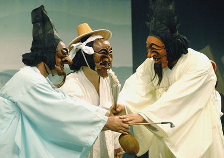 탈춤의 한장면
